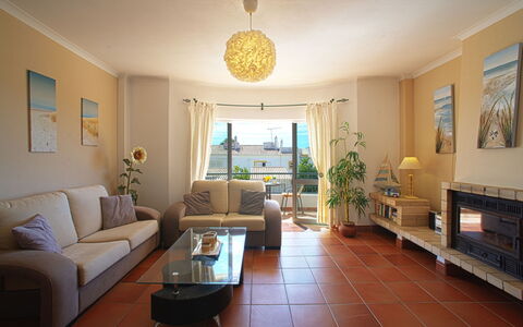 Baia de Cristal: Cadre, Table, Meubles, Canapé, Éclairage, Plante D'Appartement, Design Intérieur, Sol, Sol, Salon