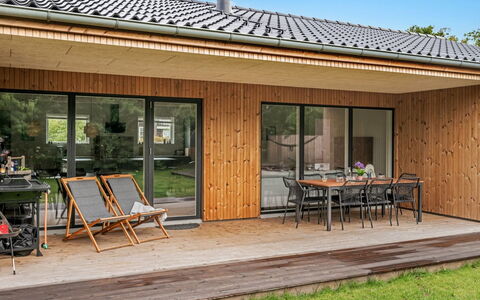 Liutulf - 350M to the Fjord: Meubles, Design Intérieur, Sol, Sol, Plafond, Pièce, Chaise, Table, Appartement, Table Cuisine Et Salle A Manger