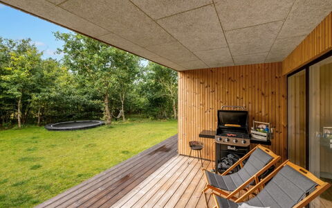 Liutulf - 350M to the Fjord: Meubles, Design Intérieur, Sol, Sol, Plafond, Pièce, Chaise, Table, Appartement, Table Cuisine Et Salle A Manger