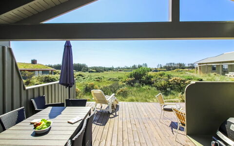 Adrienne - 490M from the Sea: Domicile, Porche, Toit, Biens, Chalet, Porte, Ombre, Plate-Forme, Siding, Dur