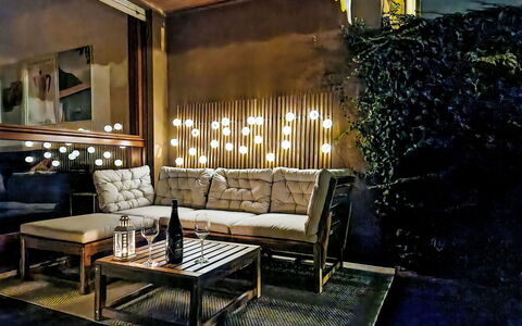 By the Lake: Meubles, Design Intérieur, Bois, Sol, Sol, Canapé, Éclairage, Salon, Table, Chaise