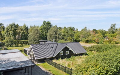 Janik - 1.3Km from the Sea