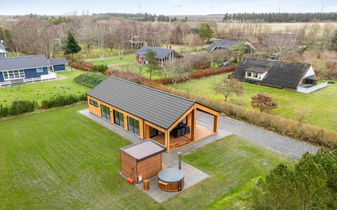 Grimar - 400M to the Fjord: Bois, Domicile, Porche, Plate-Forme, Dur, Toit, Tache De Bois, Parquet, Eco Hôtel