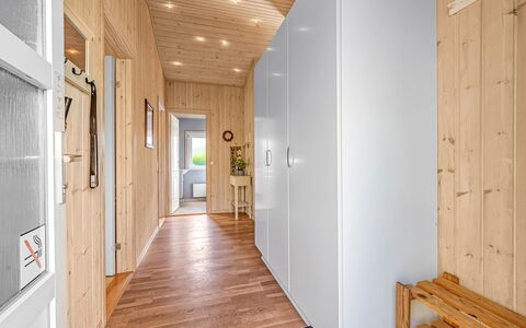 Efka - 600M to the Fjord: Sol, Design Intérieur, Bois, Sol, Escaliers, Plafond, Tache De Bois, Parquet, Dur, Balustrade