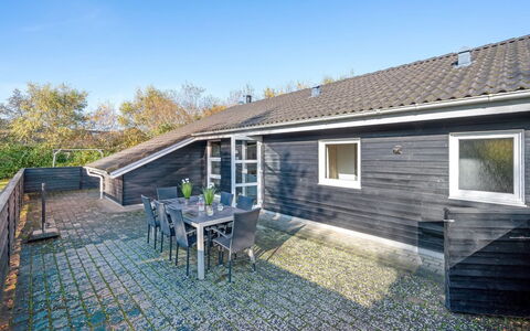 Efka - 600M to the Fjord: Sol, Design Intérieur, Bois, Sol, Escaliers, Plafond, Tache De Bois, Parquet, Dur, Balustrade