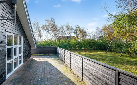Efka - 600M to the Fjord: Sol, Design Intérieur, Bois, Sol, Escaliers, Plafond, Tache De Bois, Parquet, Dur, Balustrade