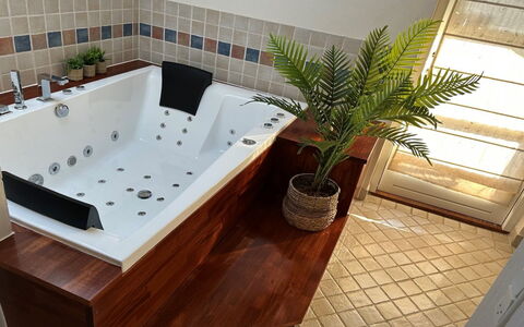 Wyanet - 600M from the Sea: Appartement, Condominium, Biens, Balcon, Villa, Hôtel