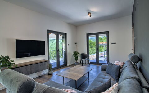 Kal: Propriété, Canapé, Plante D'Appartement, Confort, Design Intérieur, Éclairage, Table, Bois, Sol, Ombre