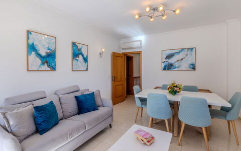 Sunny Escape - Vip Properties: Ciel, Bâtiment, Neige, Maison, Nuage, Arbre, Pente, Montagne, Fenêtre, Gelé