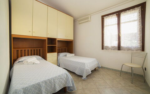 Villino Trilocale Apartments Seaside: Sol, Design Intérieur, Chambre, Lit, Sol, Appartement, Meubles, Pièce, Cadre De Lit, Plafond