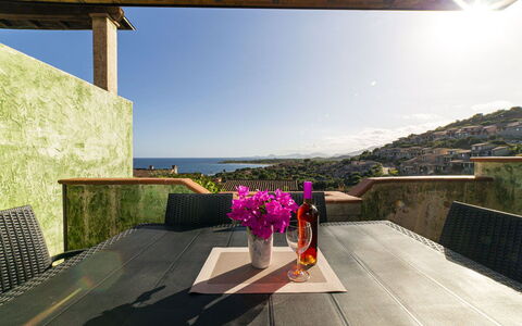 Villetta Seaside Sardegna: Recours, Balcon, Chaise, Eco Hôtel, Mobilier De Jardin, Ombre, Aménagement Paysager, Piscine, Plante D'Appartement, Villa