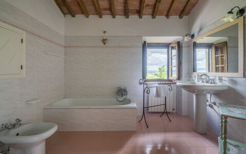 La Palazzina, Ville Di Corsano, Home And Pool: Mur, Sol, Luminaire Plomberie, Sol, Design Intérieur, Domicile, Plomberie, Robinet, Porte, Salle De Bains