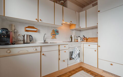 Daniele: Bois, Sol, Cabinetry, Design Intérieur, Cuisine, Appareil De Cuisine, Comptoir, Sol, Principaux Appliance, Tiroir