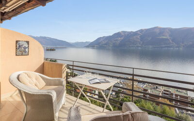 Brissago Blue 130.3: L'Eau, Propriété, Plante, Bâtiment, Bleu Azur, Ciel, Fenêtre, Piscine, Design Urbain, Loisir