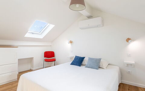 Maison Fabrégas: Design Intérieur, Meubles, Sol, Plafond, Bois, Chambre, Sol, Lit, Pièce, Textile
