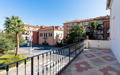 Casa del Capitano: L'Eau, Propriété, Plante, Bâtiment, Bleu Azur, Ciel, Fenêtre, Piscine, Design Urbain, Loisir
