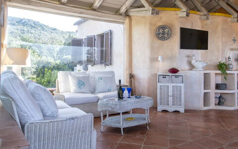 La Giulia Porto Cervo: Meubles, Propriété, Table, Plante, Bois, Design Intérieur, Sol, Sol, Cadre, Chaise