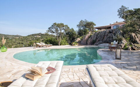 La Giulia Porto Cervo: Meubles, Propriété, Table, Plante, Bois, Design Intérieur, Sol, Sol, Cadre, Chaise