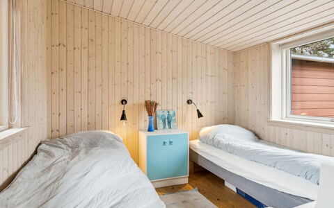 Torbjörn - 100M from the Sea: Chambre, Mur, Bois, Sol, Design Intérieur, Plafond, Sol, Lit, Drap De Lit, Pièce