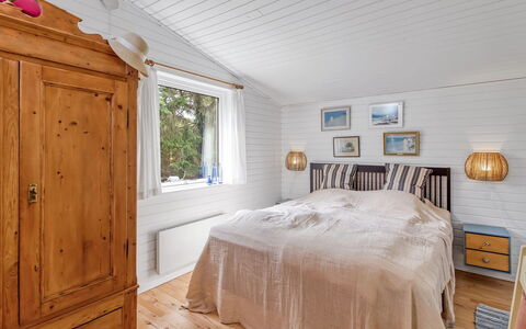 Mielikki - 2Km from the Sea: Bois, Design Intérieur, Chambre, Plafond, Lit, Meubles, Sol, Sol, Domicile, Pièce