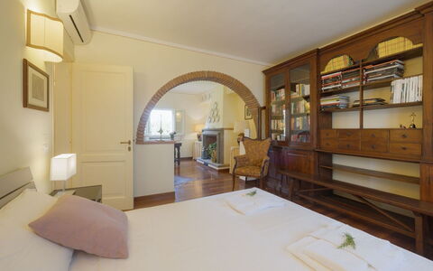 Villa Elena: Meubles, Design Intérieur, Sol, Sol, Plafond, Bois, Pièce, Lit, Chambre, Éclairage