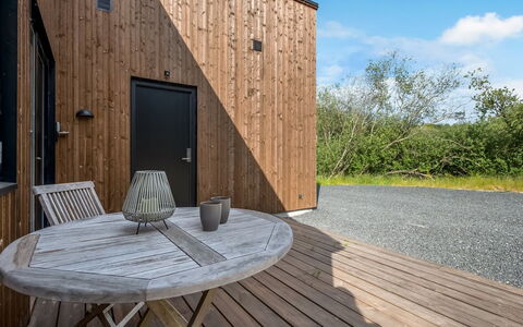 Willi - 600M from the Sea: Piscine, Mobilier De Jardin, Meubles, Recours, Dalle, Eco Hôtel, Ombre, Chaise, Loisir, Biens