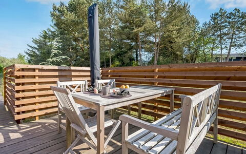 Willi - 600M from the Sea: Piscine, Mobilier De Jardin, Meubles, Recours, Dalle, Eco Hôtel, Ombre, Chaise, Loisir, Biens