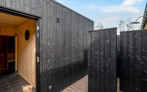 Willi - 600M from the Sea: Piscine, Mobilier De Jardin, Meubles, Recours, Dalle, Eco Hôtel, Ombre, Chaise, Loisir, Biens