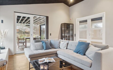Willi - 600M from the Sea: Piscine, Mobilier De Jardin, Meubles, Recours, Dalle, Eco Hôtel, Ombre, Chaise, Loisir, Biens