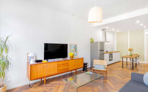 Lafayette: Plante, Ciel, Nuage, Bâtiment, Fenêtre, Lot Terre, Design Intérieur, Design Urbain, Zone Résidentielle