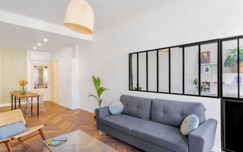 Lafayette: Plante, Ciel, Nuage, Bâtiment, Fenêtre, Lot Terre, Design Intérieur, Design Urbain, Zone Résidentielle