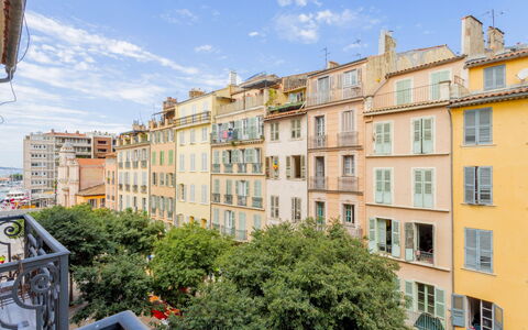 Lafayette: Plante, Ciel, Nuage, Bâtiment, Fenêtre, Lot Terre, Design Intérieur, Design Urbain, Zone Résidentielle