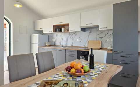 Brankovi Dvori: Meubles, Design Intérieur, Sol, Cuisine, Comptoir, Bois, Sol, Plafond, Éclairage, Cabinetry
