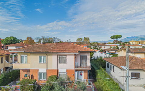 Villino Viola: Zone Résidentielle, Maison, Quartier, Domicile, Toit, Établissements Humains, Design Urbain, Banlieue, Appartement, Balcon