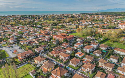 Villino Viola: Jour, Zone Résidentielle, Zone Urbaine, Vue Du Ciel, Photographie Aérienne, Ville, Paysage, Quartier, Horizon, Banlieue