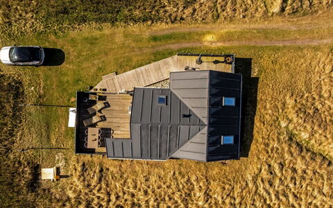 Mimi - 120M from the Sea: Toit, Lot Terre, Plaine, Ombre, Cabanon, Siding, Dur, Planche, Batiments Jardin, Daylighting