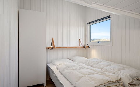 Mimi - 120M from the Sea: Bois, Chambre, Plafond, Lit, Sol, Drap De Lit, Literie, Linge, Cadre De Lit, Planche