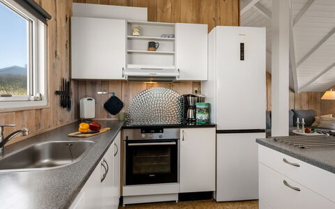 Mimi - 120M from the Sea: Cuisine, Appareil De Cuisine, Comptoir, Principaux Appliance, Cabinetry, Bois, Design Intérieur, Électroménager, Évier, Cuisinière