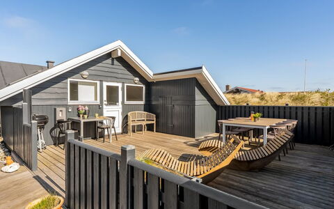 Mimi - 120M from the Sea: Bois, Architecture, Toit, Domicile, Composite, Planche, Siding, Plate-Forme, Dur, Chalet