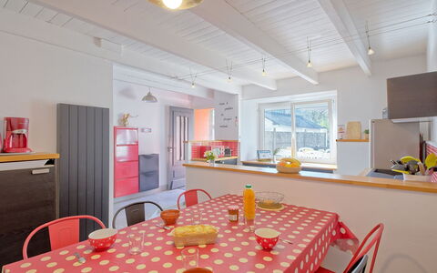 Ker Lolis: Meubles, Design Intérieur, Sol, Plafond, Bois, Sol, Pièce, Cuisine, Éclairage, Chaise