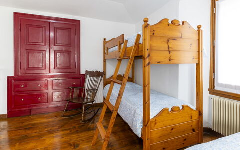 Morelli: Meubles, Cabinetry, Tiroir, Bois, Commode, Bâtiment, Fenêtre, Design Intérieur, Confort, Cadre De Lit