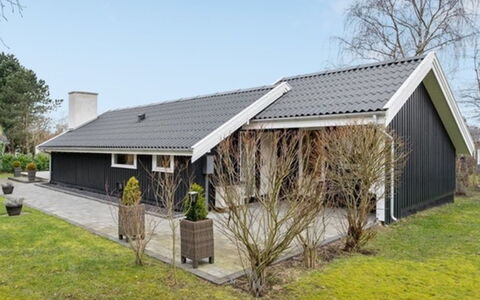 Frithlef - 1.3Km from the Sea: Meubles, Design Intérieur, Appartement, Sol, Sol, Table, Chaise, Pièce, Domicile, Table Cuisine Et Salle A Manger