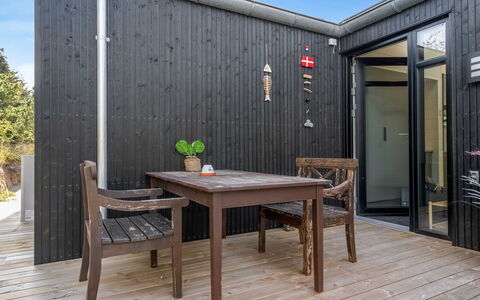 Helga - 900M from the Sea: Bleu, Piscine, Meubles, Mobilier De Jardin, Recours, Chaise, Ombre, Eco Hôtel, Pot De Fleur