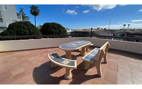 Jávea 444: Nuage, Table, Ciel, Propriété, Meubles, Bleu Azur, Tableau De Plein Air, Mobilier De Jardin, Arbre, Bois