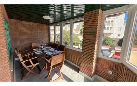 Jávea 444: Meubles, Table, Fenêtre, Bâtiment, Chaise, Bois, Design Intérieur, Ombre, Sol, Tache De Bois