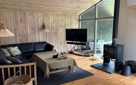 Gjorgjija - 50M from the Sea: Meubles, Design Intérieur, Sol, Sol, Bois, Plafond, Pièce, Parquet, Salon, Canapé