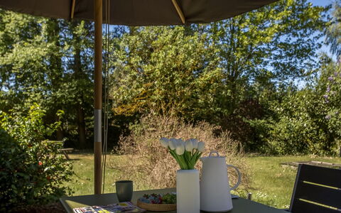 Gjorgjija - 50M from the Sea: Meubles, Mobilier De Jardin, Chaise, Table, Tableau De Plein Air, Parapluie, Lot Terre, Ombre, Table Cuisine Et Salle A Manger, Jardin