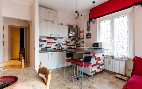 Atena: Table, Meubles, Cabinetry, Bois, Fenêtre, Cuisine, Architecture, Comptoir, Salon, Sol