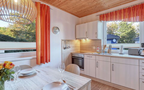 Seebad Altefähr 611: Cabinetry, Propriété, Meubles, Comptoir, Evier, Table, Bois, Évier, Cuisine, Design Intérieur