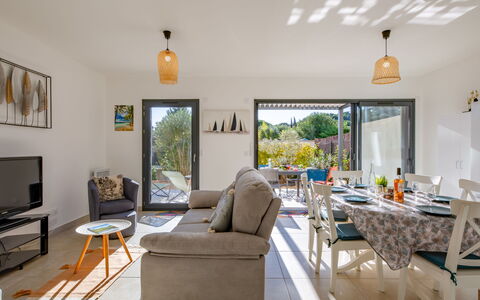 Azur Cottages: Nuage, Ciel, Plante, L'Eau, Arbre, Horizon, Zone Rurale, Paysage, Maison, Cumulus
